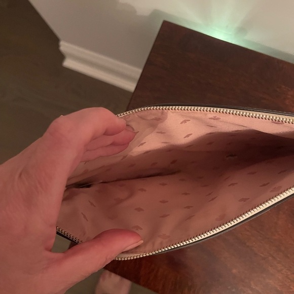 Kate Spade Picnic in the Park Strawberry Pouch EUC - Picture 5 of 5